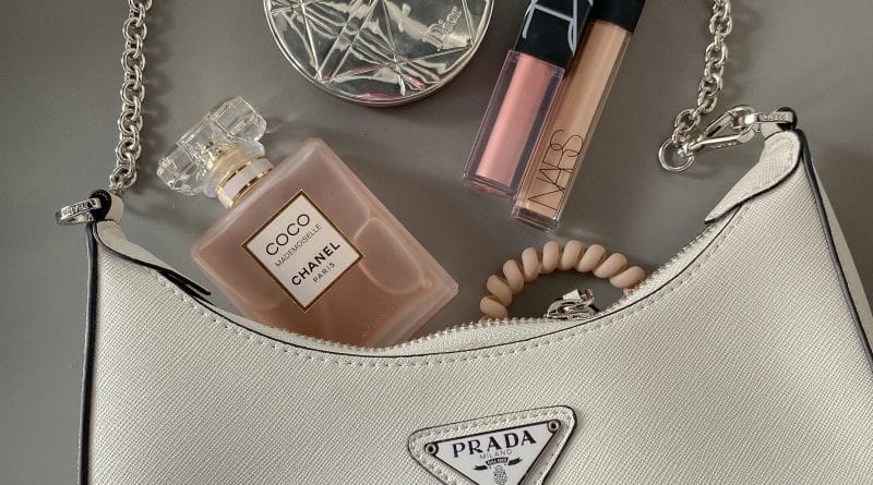 5 kosmetyków, które musisz mieć w swojej torebce